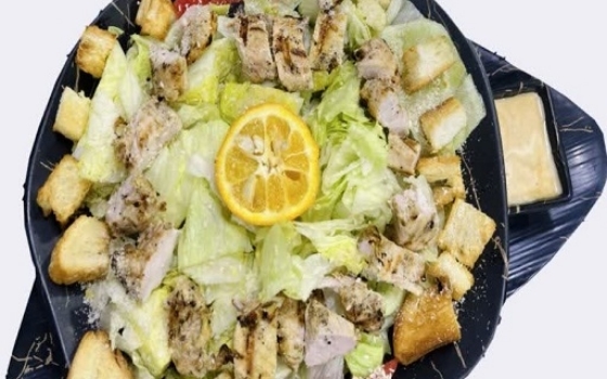سالاد سزار با فیله گریل